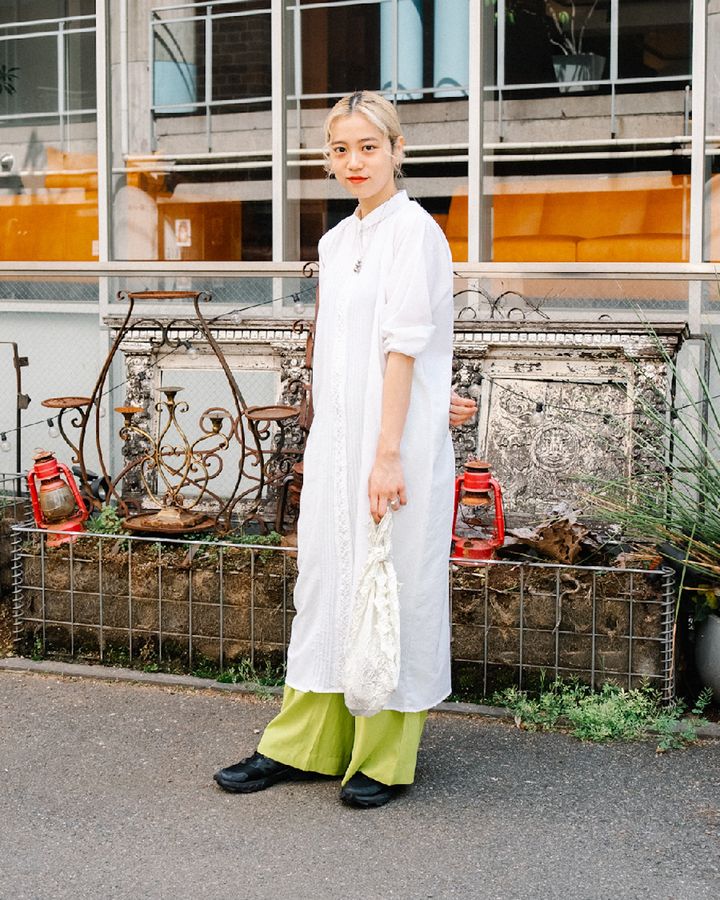 真夏の“ワンピース”ルック5選。さりげないレイヤードがお洒落見えのコツ【TOKYO SNAP】