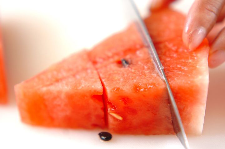 シャリシャリ！スイカのスムージーの下準備1