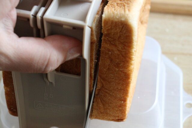食パンスライサー（5、6枚切り用） スライス