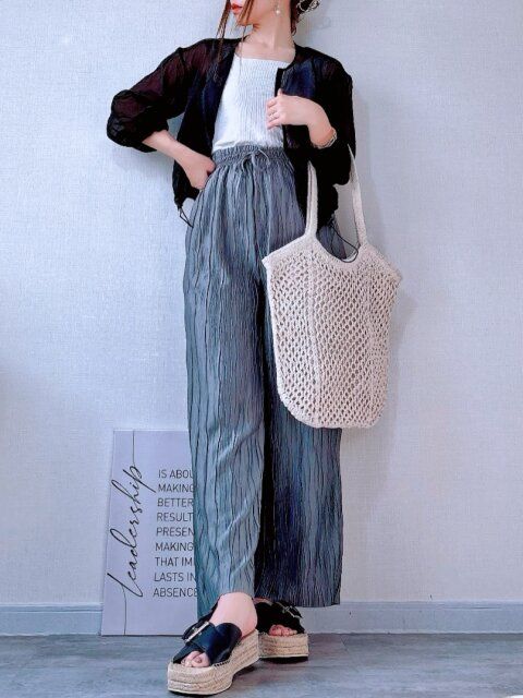 【チャコールパンツ×シアージャケット】白タンクトップで抜け感大人スタイル♡