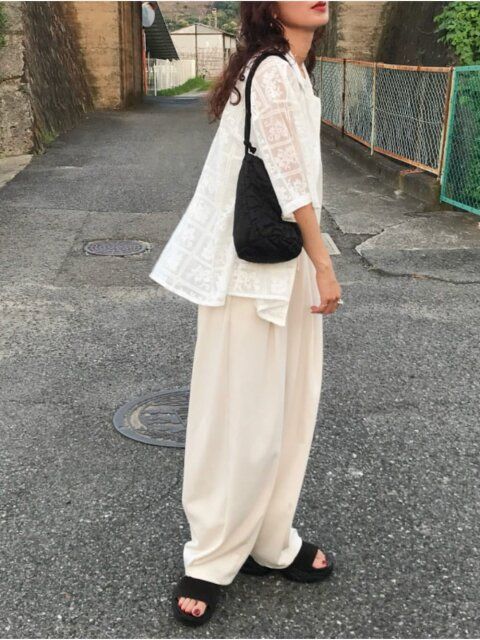 2025夏大人淡色ワントーンビッグシルエットパンツコーデ