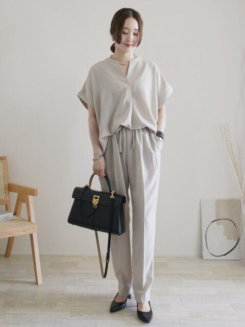 2025夏大人淡色ワントーンベージュコーデ