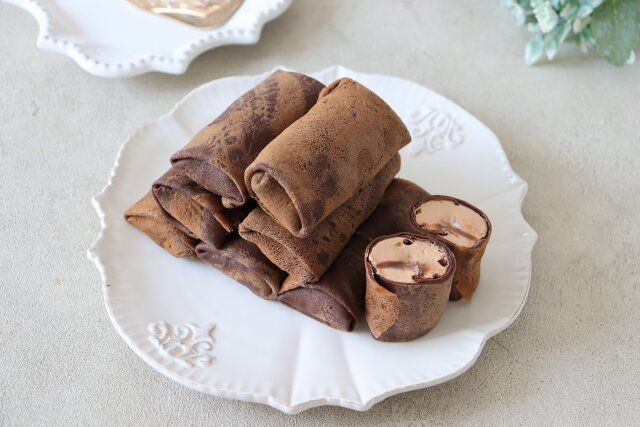 たっぷりクリームの濃厚チョコクレープの完成
