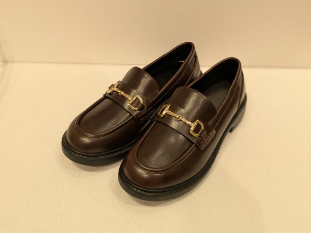 ブラウンのボリュームソールビットローファー