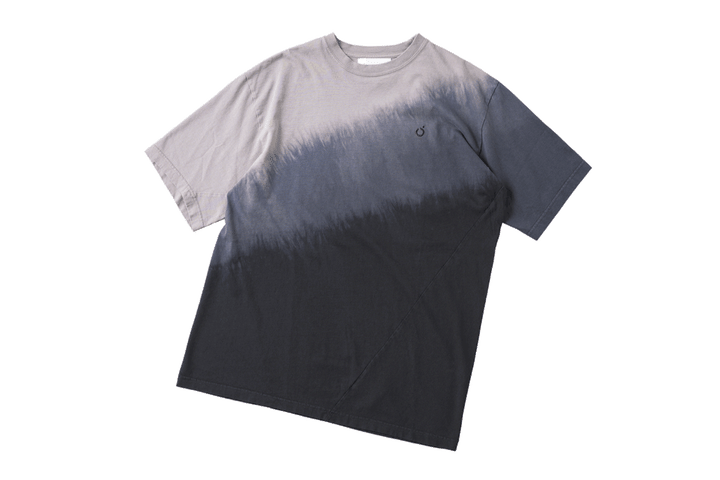 〈ナナミカ〉のTシャツ