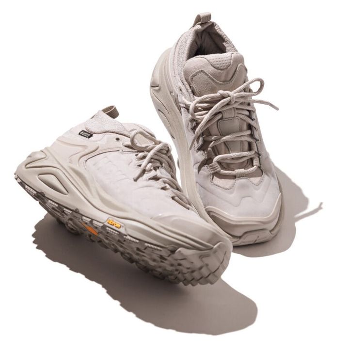 スニーカー¥38,500／ホカ®（デッカーズジャパン）