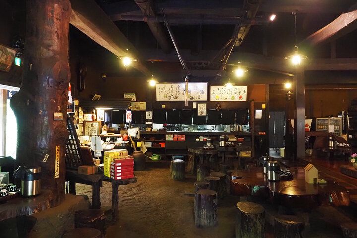 箱根旧街道で朝７時からオープン。江戸時代にタイムトリップしたような茅葺屋根の「甘酒茶屋」で癒やしのひとときを