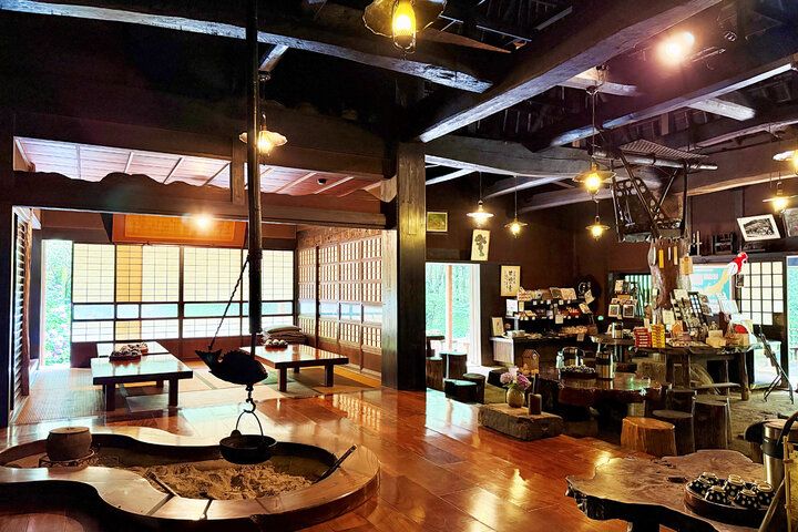 箱根旧街道で朝７時からオープン。江戸時代にタイムトリップしたような茅葺屋根の「甘酒茶屋」で癒やしのひとときを