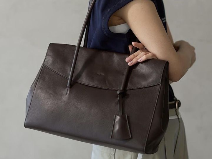 画像: 「レザー フラップトートバッグ」￥19,800 出典：ファーストハンド