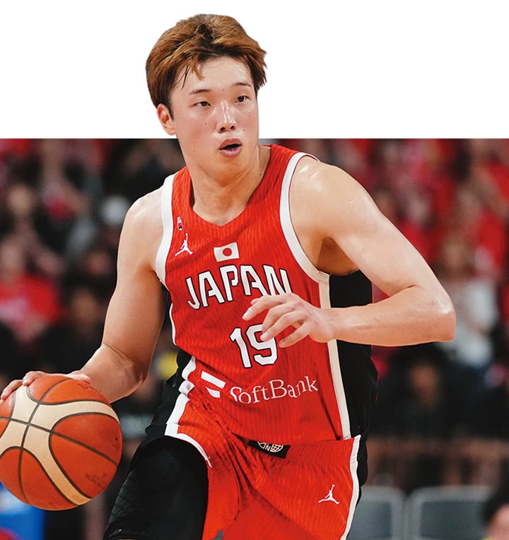 西田優大（シーホース三河） 周囲との連携からも個人技からも3P シュートを放つことができ、守備にもプレーメイクにも強みを見せる万能シューター。