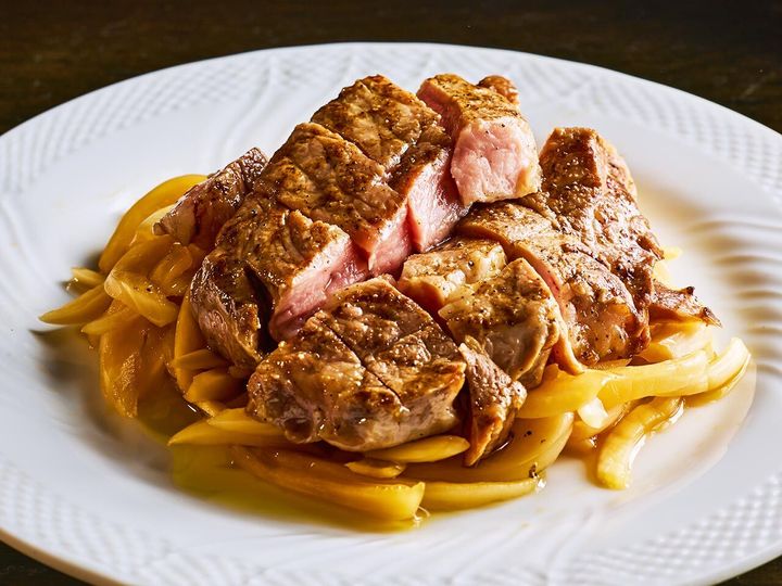 大崎広小路『スペインバル ジローナ』の「豚肩ロースの炙り焼き」