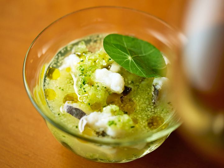 牛込柳町『ドゥエリーニュプリュス』の「梅雨限定 鱧と冬瓜 レモングラスのスープ」