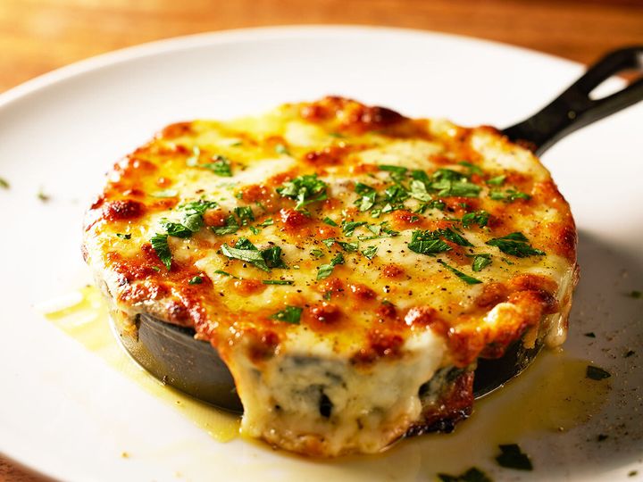 乃木坂『PST 六本木』の「国産牛の窯焼きラザニア」