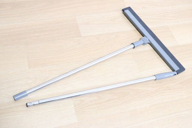 ダイソー 組み立て式ガラスワイパー