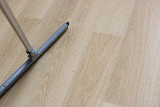 ダイソー 組み立て式ガラスワイパー 使用例 拭き掃除