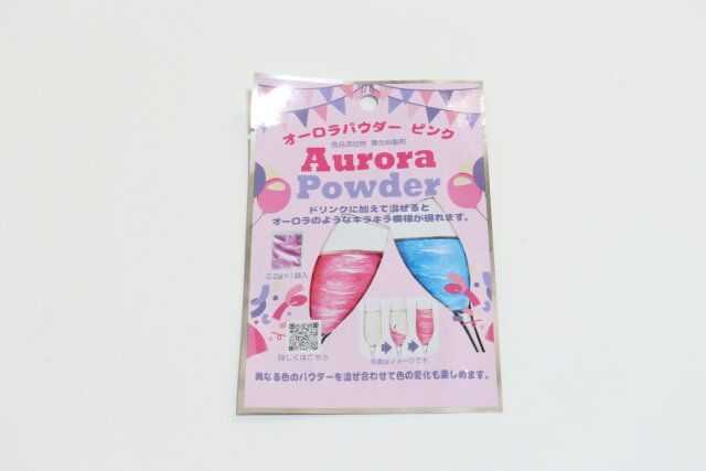 セリアのオーロラパウダー ピンクのパッケージ