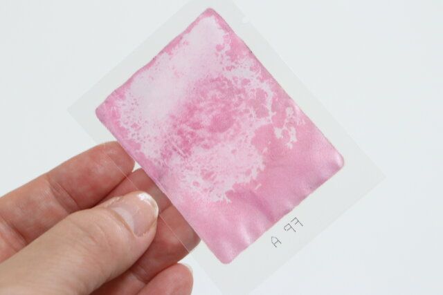 セリアのオーロラパウダー ピンクの粉