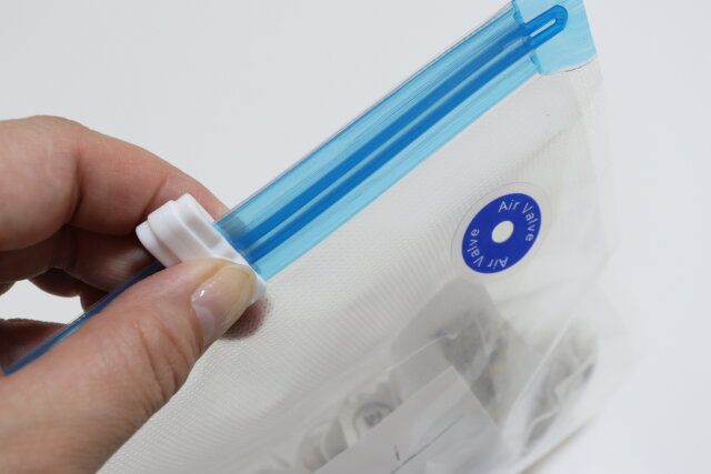 セリアのスライダー付き食品圧縮袋 3P 22×21