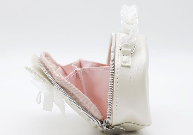 ファスナーを開けたところ