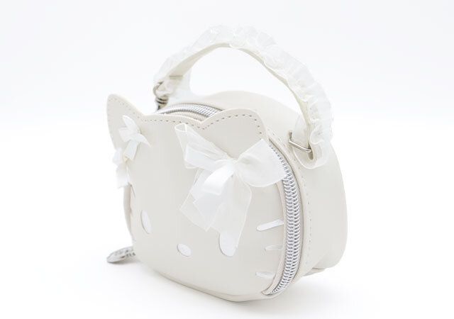 両耳リボンとフリルがあしらわれた持ち手