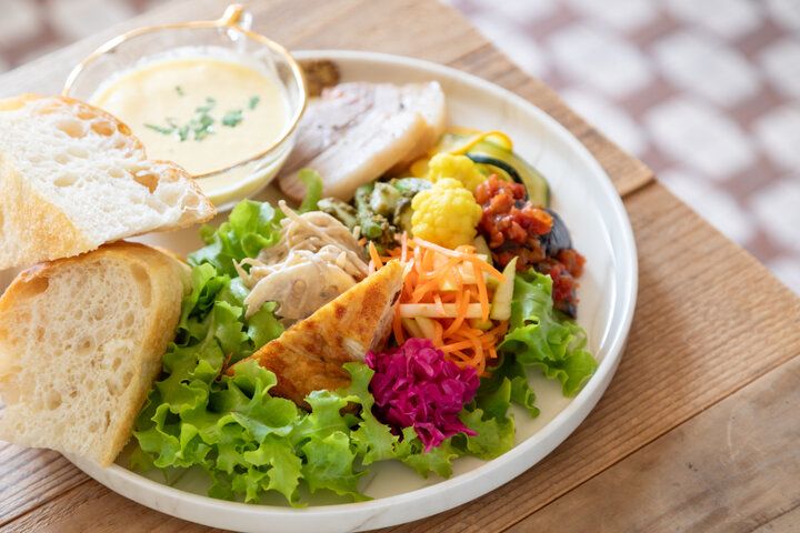 大阪・関西万博と合わせて立ち寄りたい！弁天町駅前の「buon vento」で野菜たっぷりの手作りランチを