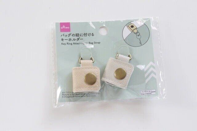 ダイソー バッグの紐に付けるキーホルダー パッケージ
