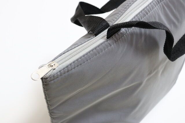 ダイソーの保冷トートバッグのファスナー