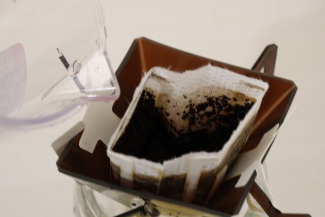 ダイソーのドリップバッグが浸からない ドリップバッグスタンドでコーヒーを淹れる