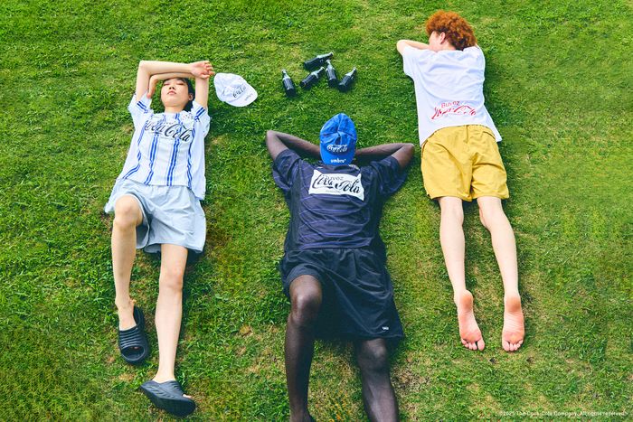 ジュングループと「コカ･コーラ」のコラボコレクションが登場！「コカ・コーラ」の歴代ロゴをファッションに落とし込んだ多彩なラインナップに注目