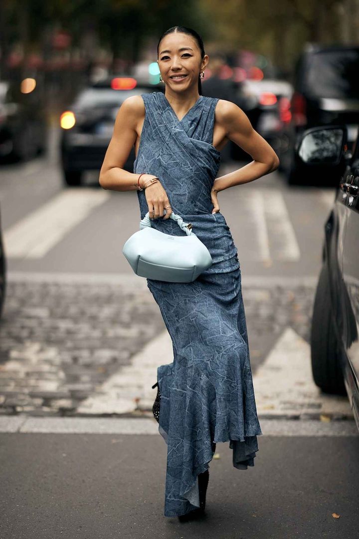 画像: 攻めたワンピースでデニムスタイルのマンネリを解消