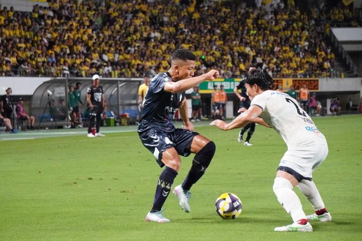 J2ジェフユナイテッド千葉の新たな槍MFイサカ・ゼイン「それを求められて移籍してきた」とデビュー戦で躍動1アシスト！