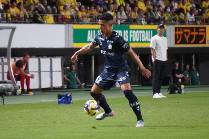 J2ジェフユナイテッド千葉の新たな槍MFイサカ・ゼイン「それを求められて移籍してきた」とデビュー戦で躍動1アシスト！