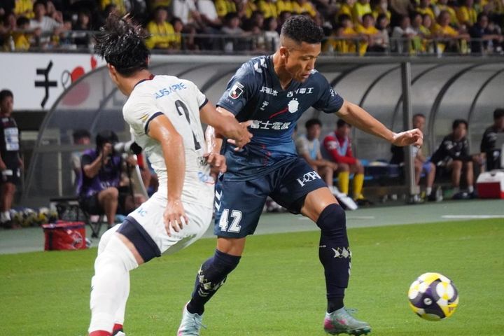 J2ジェフユナイテッド千葉の新たな槍MFイサカ・ゼイン「それを求められて移籍してきた」とデビュー戦で躍動1アシスト！