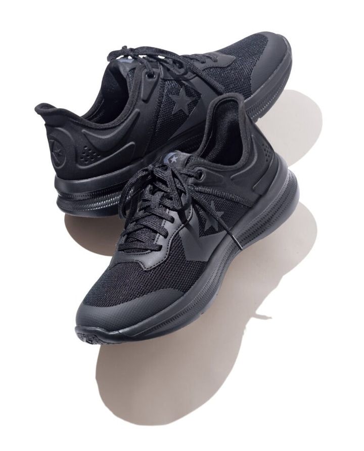 スニーカー¥8,250／コンバーススポーツ（コンバースインフォメーションセンター）