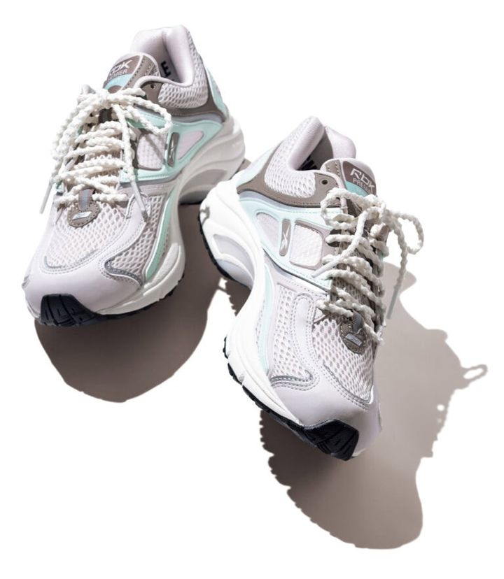 スニーカー¥16,500／リーボック