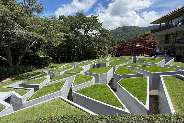 絶景を望む温泉足湯も♪ 歩いて、撮って、箱根の森でのんびりアートをめぐる「彫刻の森美術館」