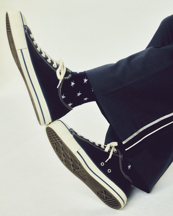 MADE IN JAPANの定番モデル「ALL STAR J」に、CONVERSE TOKYOらしい感性をプラス。10年の感謝を込めて、「10年後も履きたくなる一足を」という思いから、時代に左右されない“定番”という観点からピックアップ。