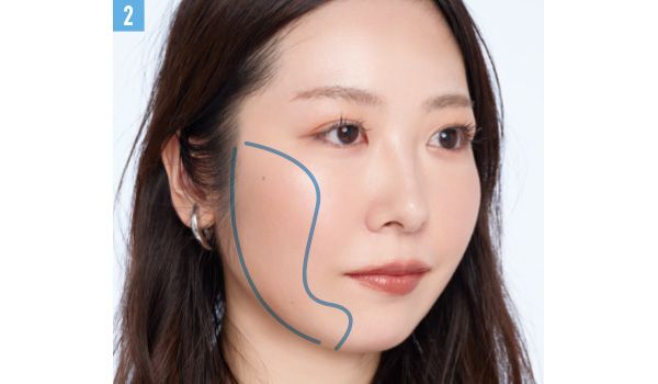 血色と影色を混ぜてなじませつつ小顔に！