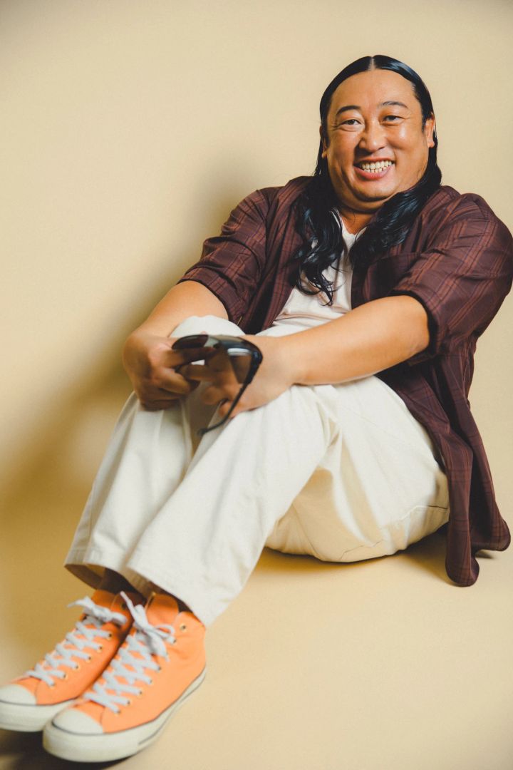 マキア ロバート 秋山竜次 クリエイターズ・ファイル インタビュー 全身