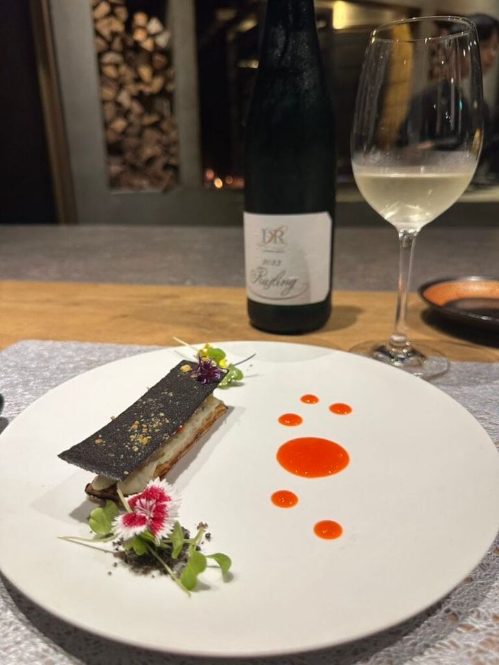 「薪火焼きFLAMMA」の前菜のイワシとカカオのミルフィーユ