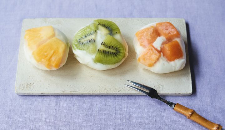フルーツ大福。フルーツでビタミンを、ヨーグルトでお腹すっきり