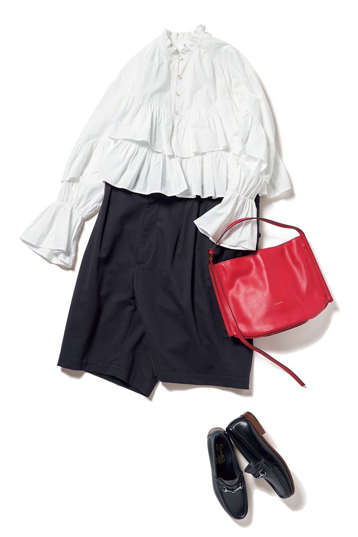 上品さと涼しさ、どちらも妥協したくない時にセレクトしたいネイビーコーデ5選