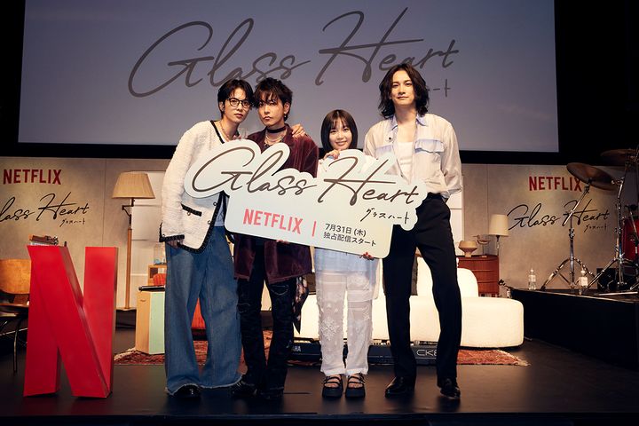 佐藤健、宮﨑優、町田啓太、志尊淳がサプライズ登場＆生演奏！ Netflixシリーズ『グラスハート』の世界最速試写会イベントで観客大興奮!!
