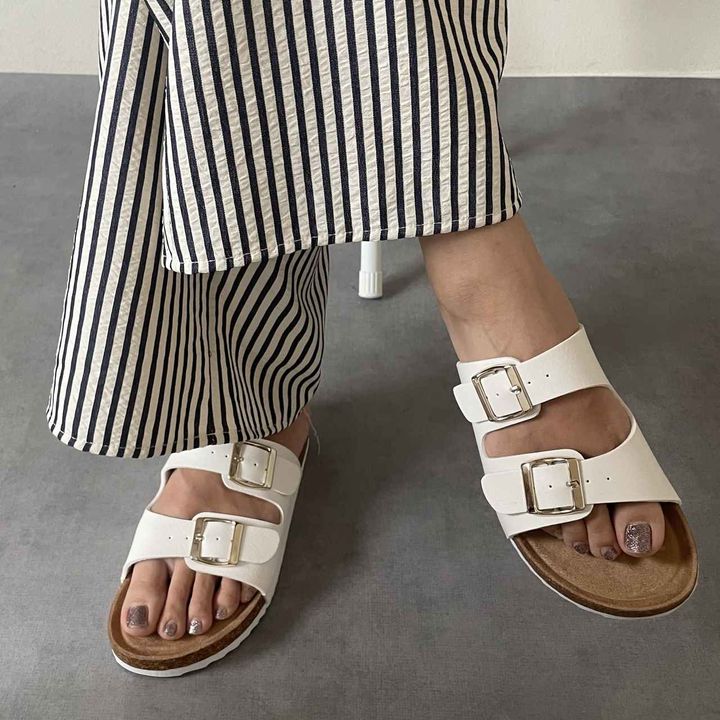 画像2: ホワイトサンダルは爽やかさプラス