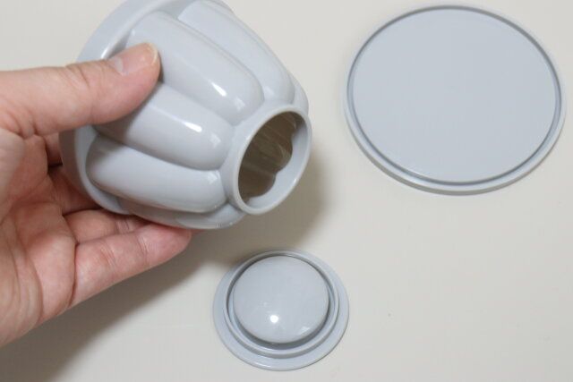 セリアのゼリー モールド フタ付き2