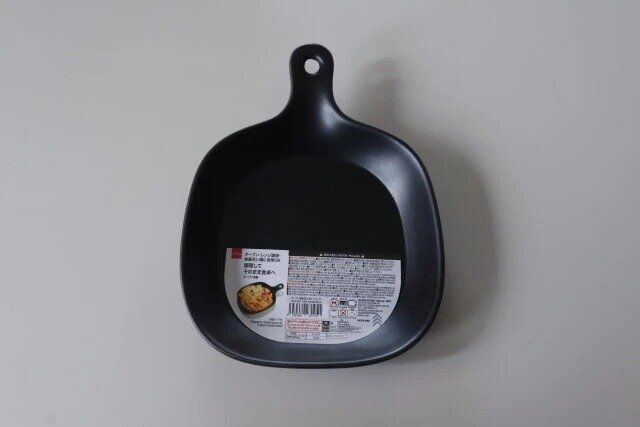 ダイソー オーブン食器（取っ手付、ブラック） パッケージ