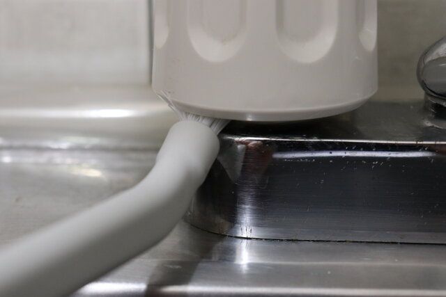 無印良品の隙間掃除シリーズ ポイントブラシは蛇口の裏などの狭い隙間の掃除に最適