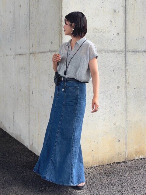 2025夏大人女子おすすめシアーニット×デニムスカートコーデ