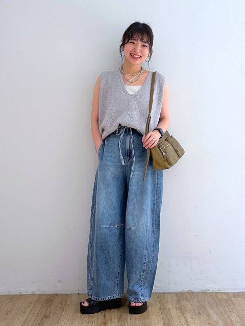 2025夏大人女子おすすめニットベスト×ワイドデニムコーデ