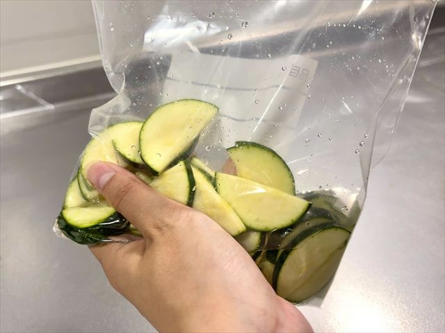 ズッキーニ もみこむ